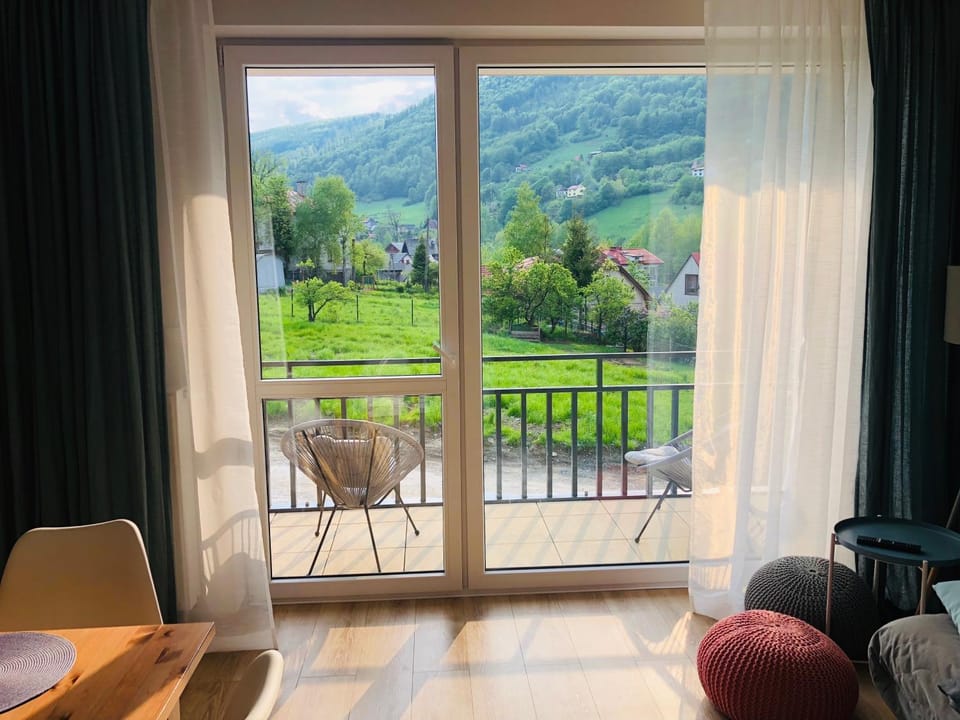Balcony/Terrace, Living room, Mountain view