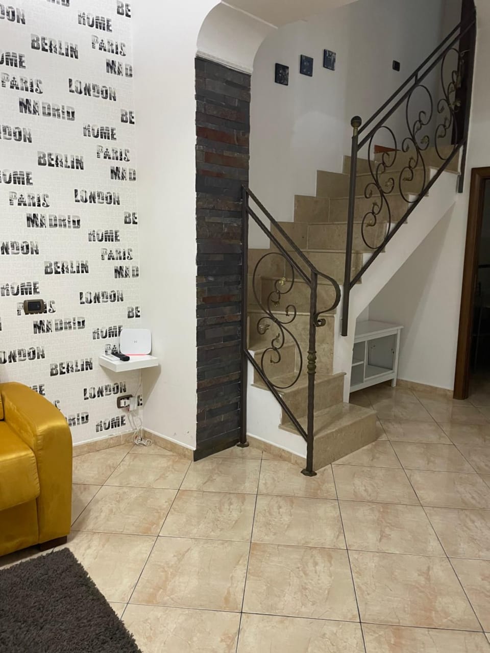 Communal lounge/ TV room