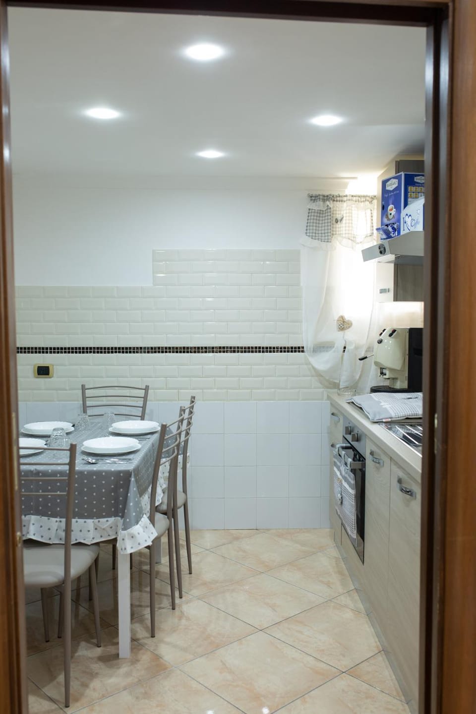 Kitchen or kitchenette, Dining area, stove