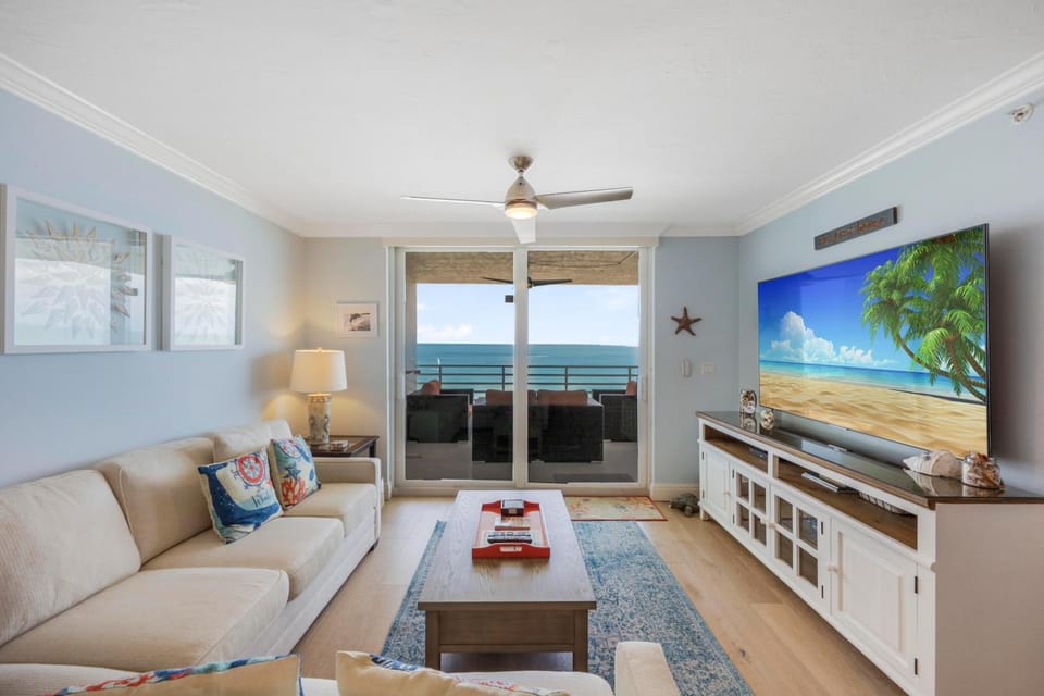 Beachfront condo with 180-degree views and pool House in Marco Island
