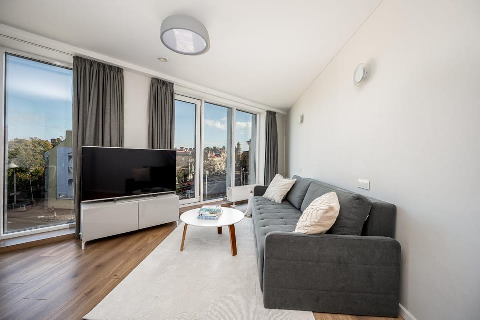 TV and multimedia, Living room, Seating area, Evening entertainment
