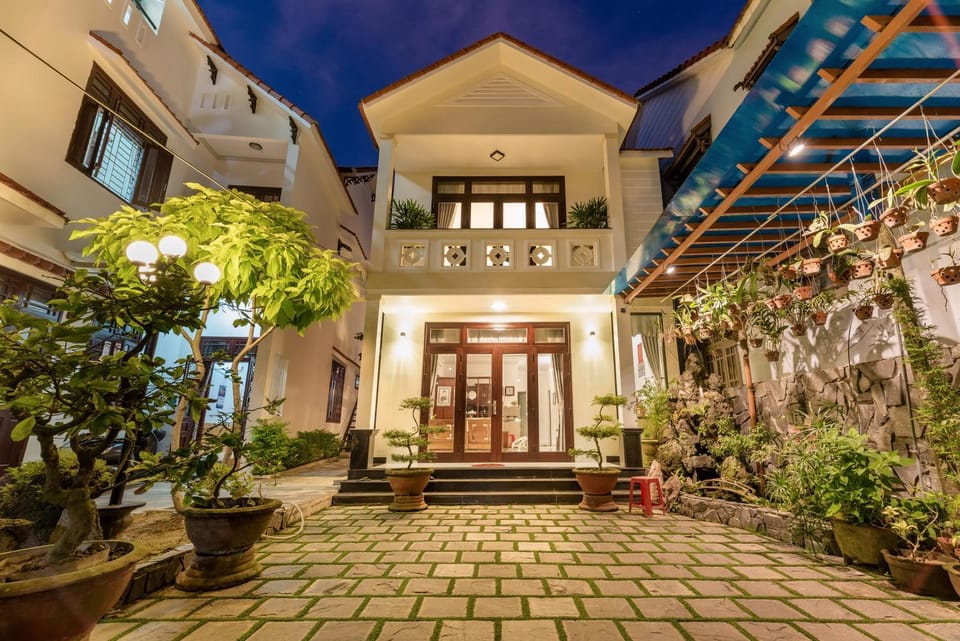 Property building, Facade/entrance, Garden