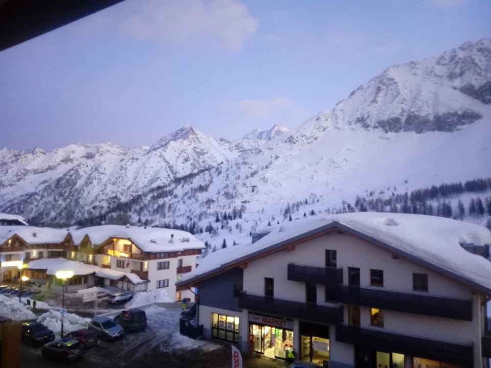 Property building, Neighbourhood, Winter, Mountain view