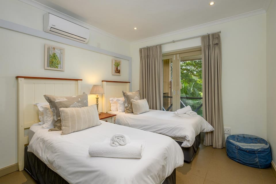 Bedroom, wardrobe, air conditioner