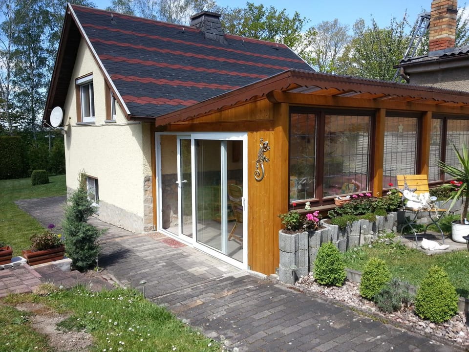 Property building, Facade/entrance, Garden