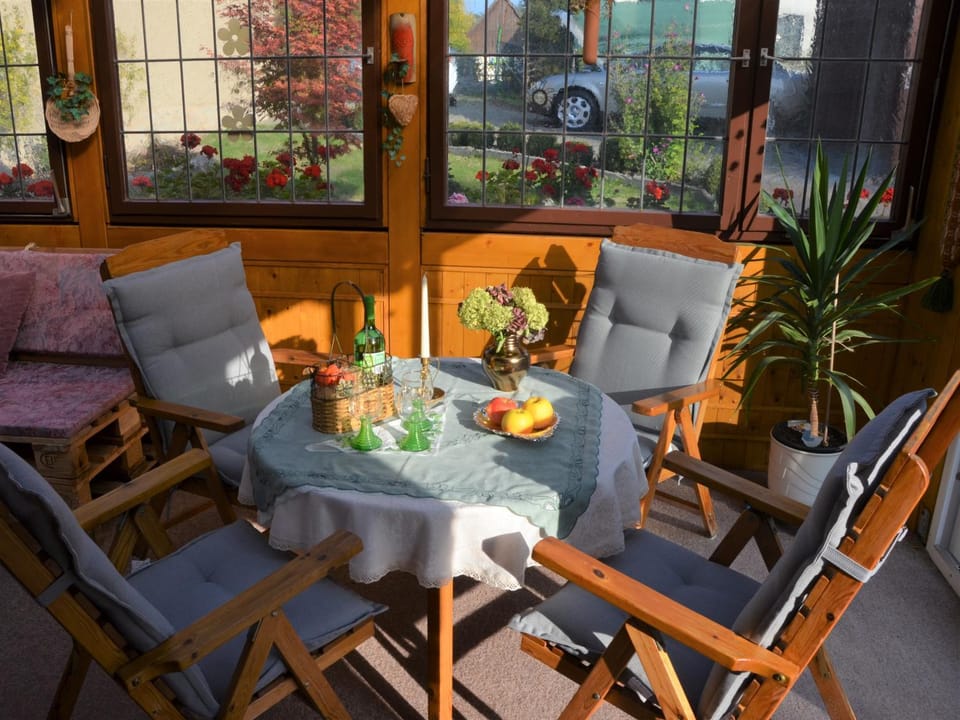 Balcony/Terrace, Seating area, Dining area, Garden view
