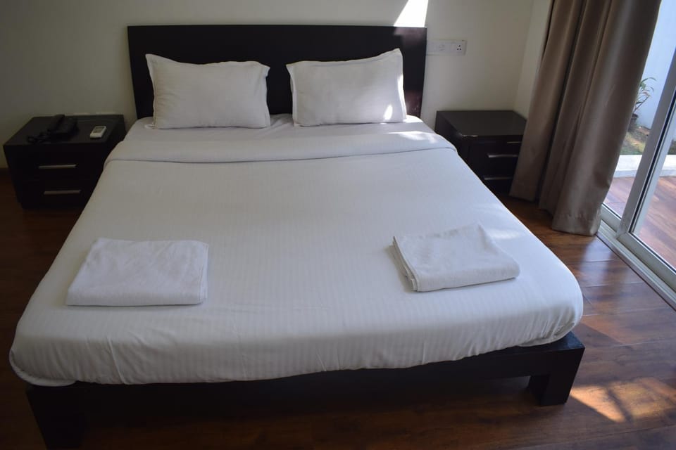 Bedroom, towels