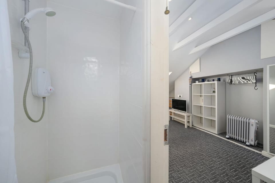 Shower, storage