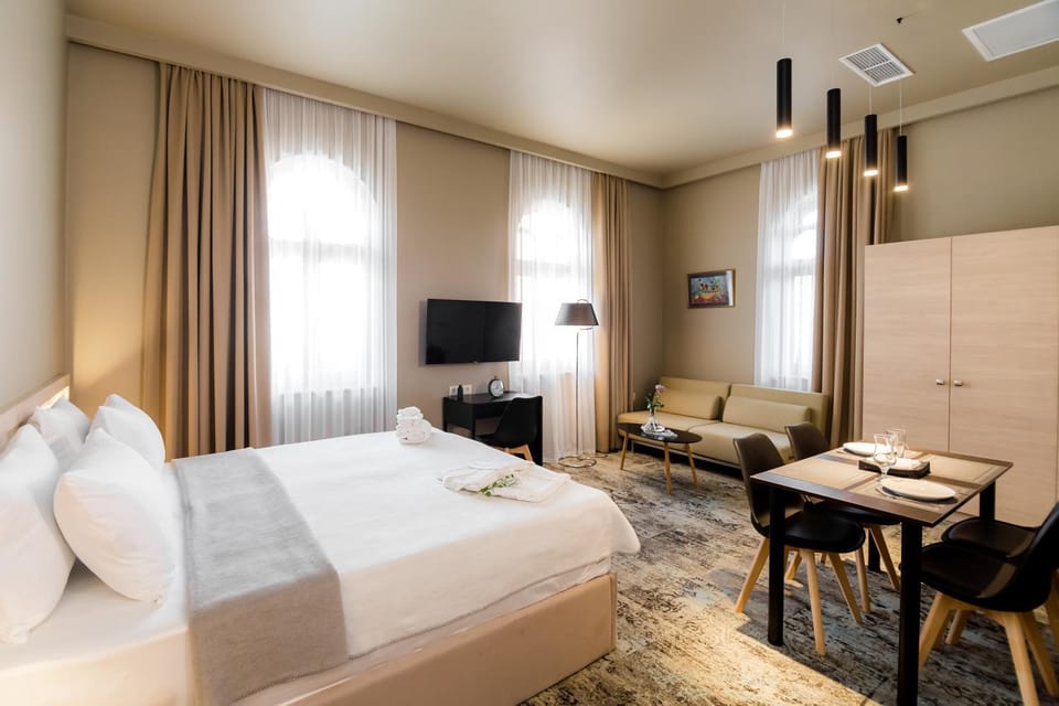 Photo of the whole room, Decorative detail, Dining area, Bedroom