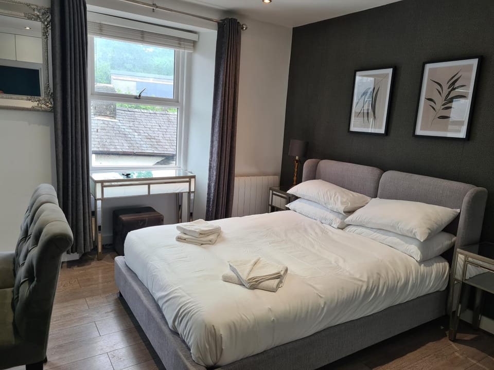 Bed, View (from property/room)