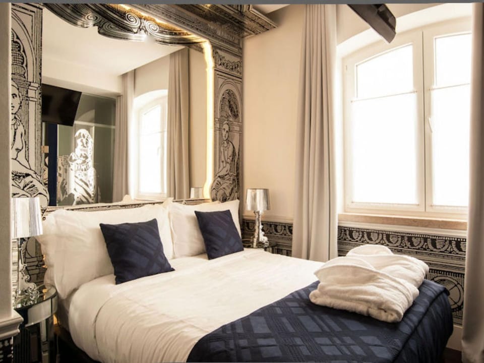 TV and multimedia, Photo of the whole room, Bedroom