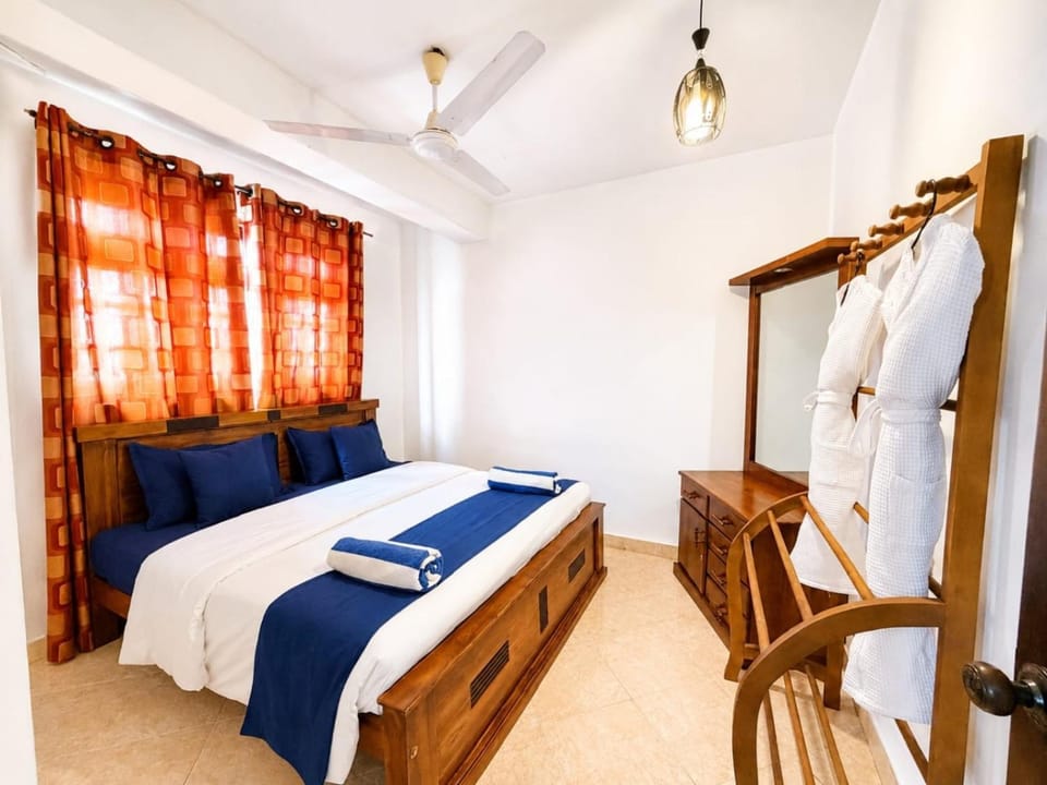 Bed, Photo of the whole room, Bedroom, towels, air conditioner