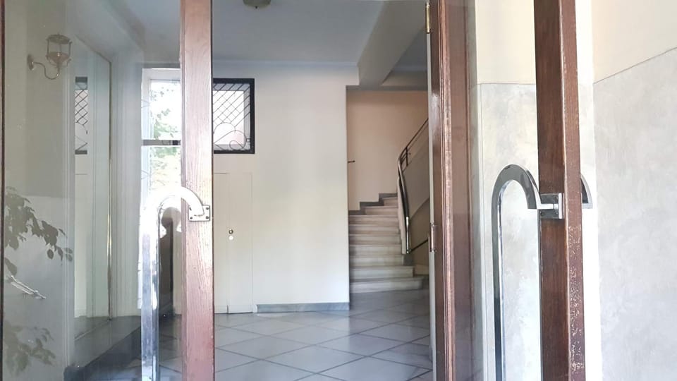 Violet Errathens Apartment - Athens Center, 7 BD, 3 BATH Apartment in Athens
