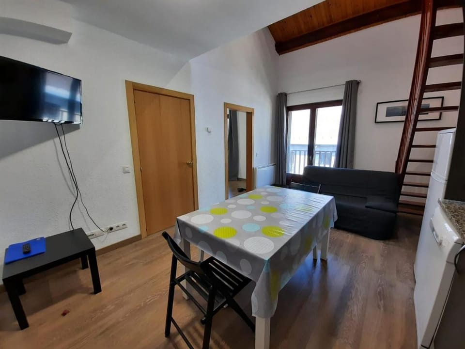 TV and multimedia, Living room, Dining area