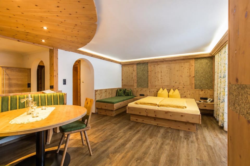 Photo of the whole room, Seating area, Bedroom