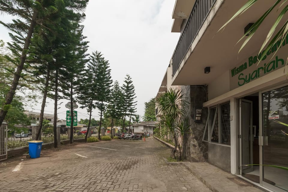 RedDoorz Syariah Plus @ Wisma Bougenville Karawaci Hotel in West Java