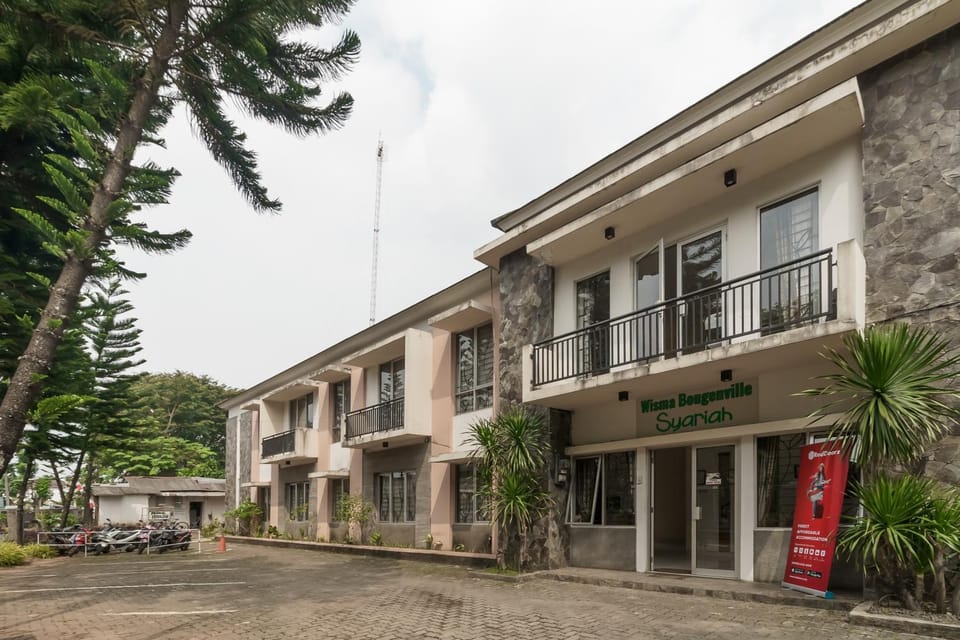 RedDoorz Syariah Plus @ Wisma Bougenville Karawaci Hotel in West Java