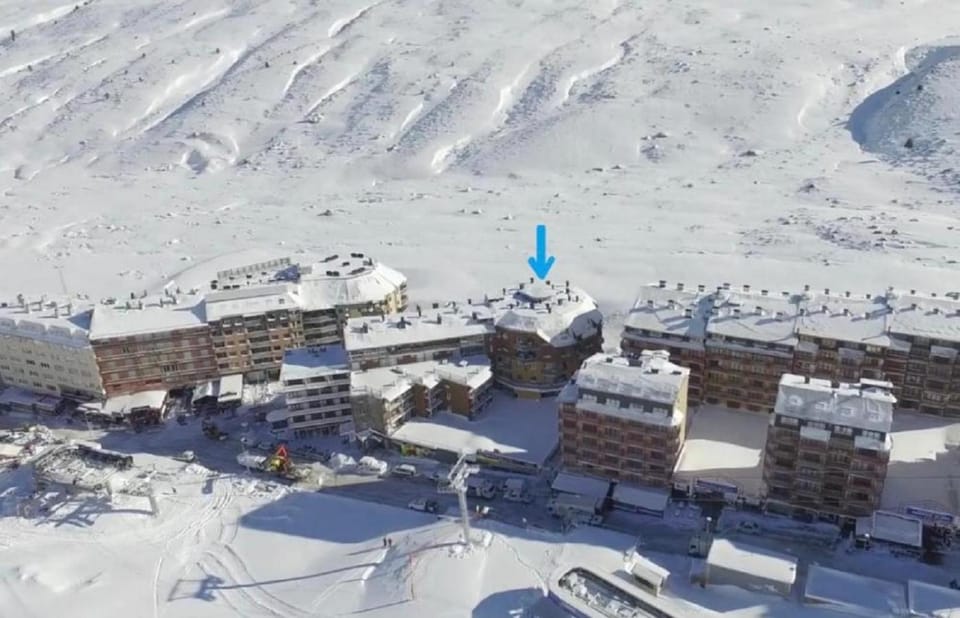Property building, Day, Bird's eye view, Winter, Ski School, Skiing, On site