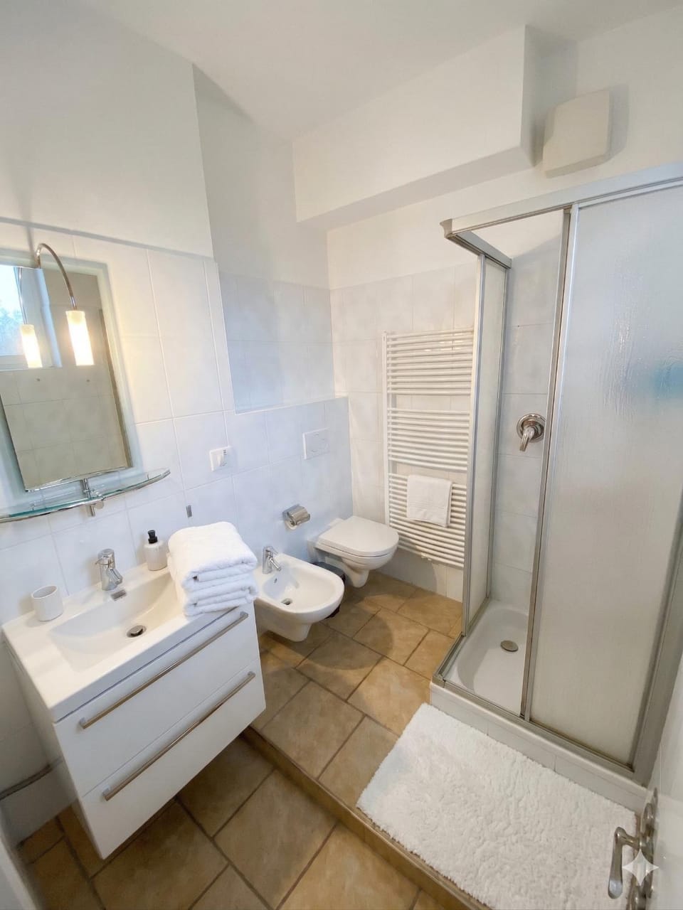 Shower, Toilet, Bathroom, bidet, towels