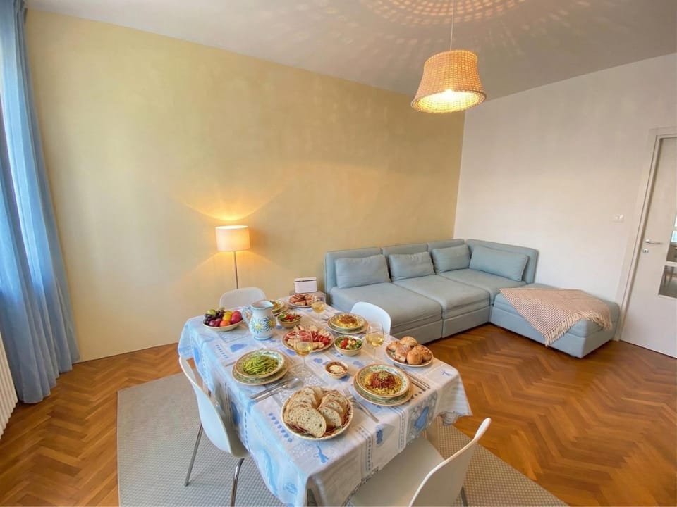 Living room, air conditioner, air conditioner