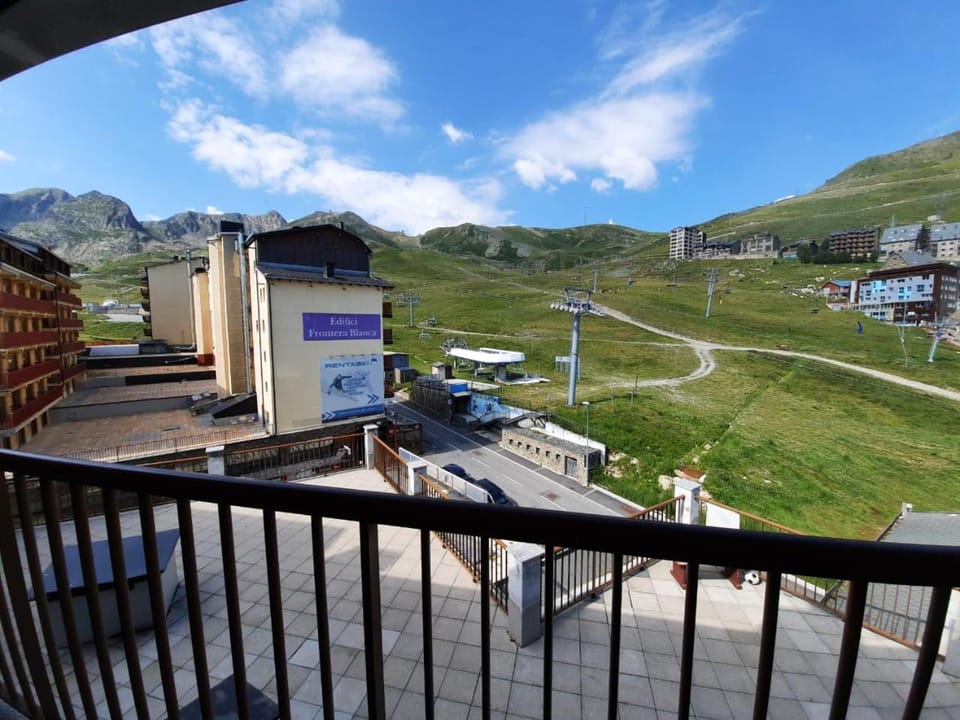 Nearby landmark, Natural landscape, Mountain view