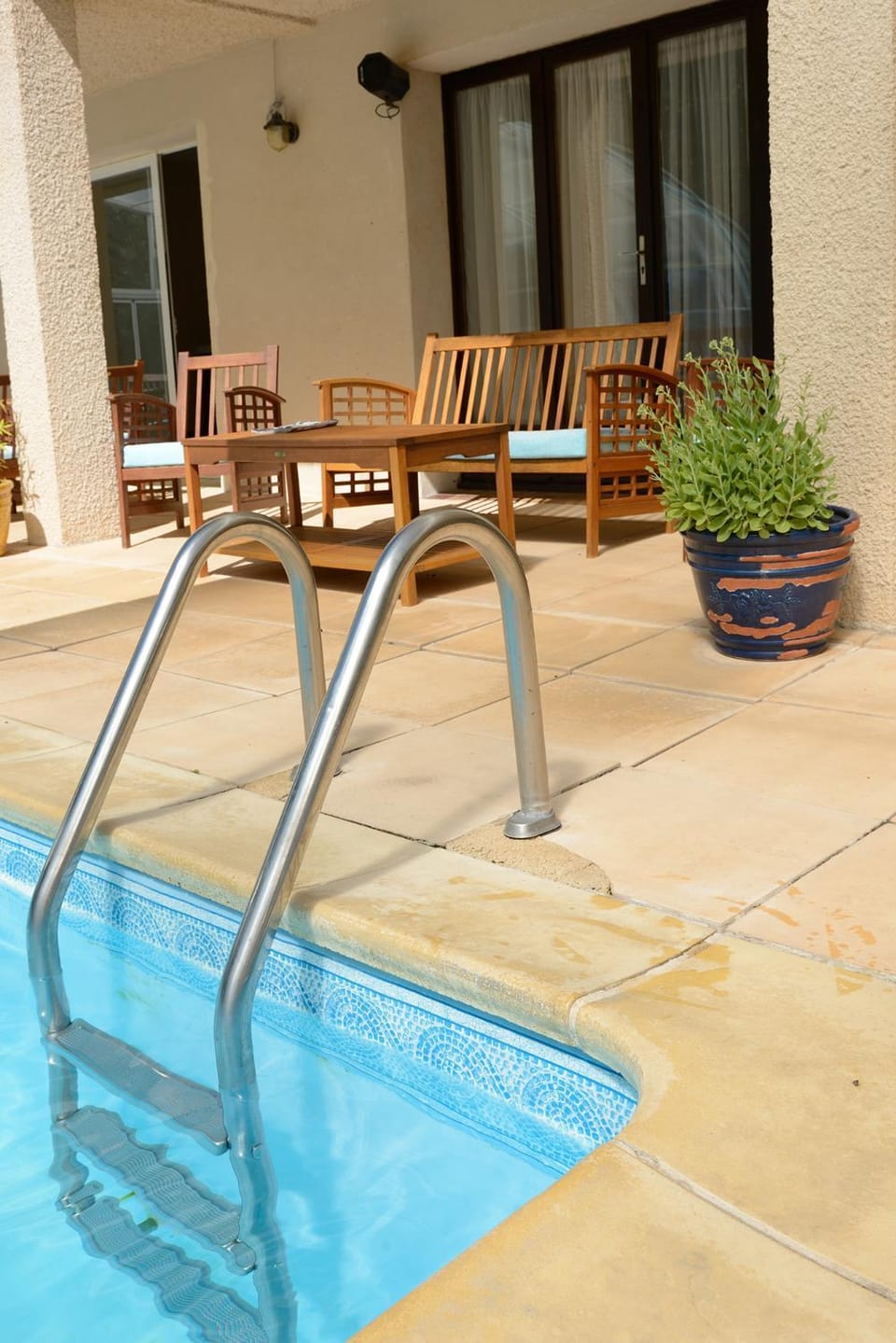 Swimming pool, sunbed
