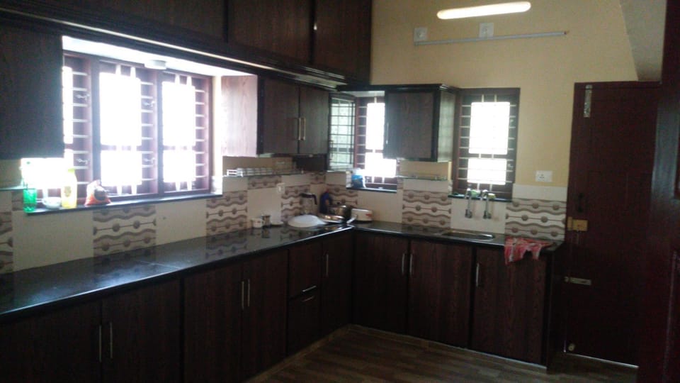 Sowparnika N.V Nagar Peroorkada House in Thiruvananthapuram