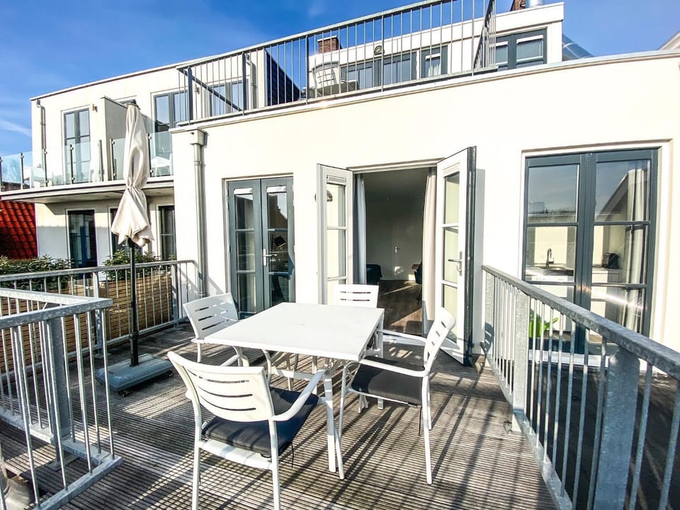 Property building, View (from property/room), Balcony/Terrace