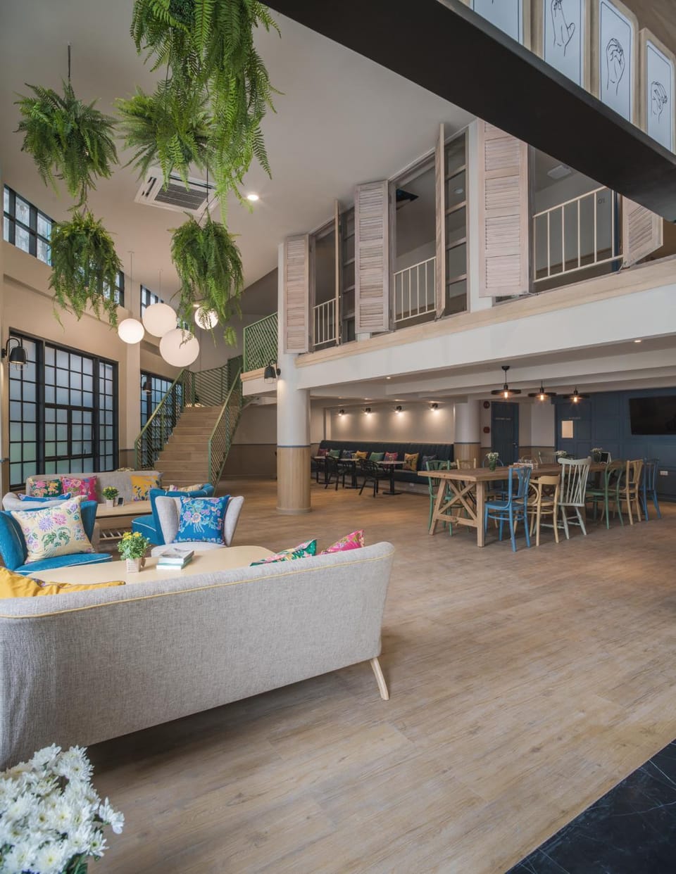Restaurant/places to eat, Communal lounge/ TV room, Lounge or bar, Food and drinks