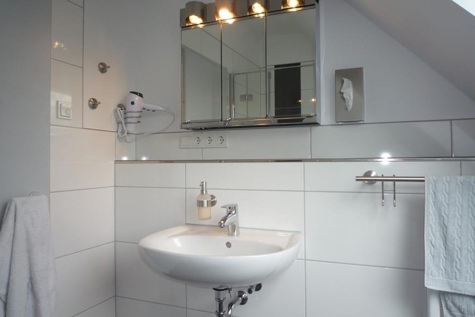 Bathroom, Other, Decorative detail
