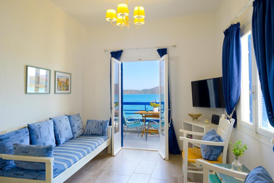 TV and multimedia, Living room, Sea view