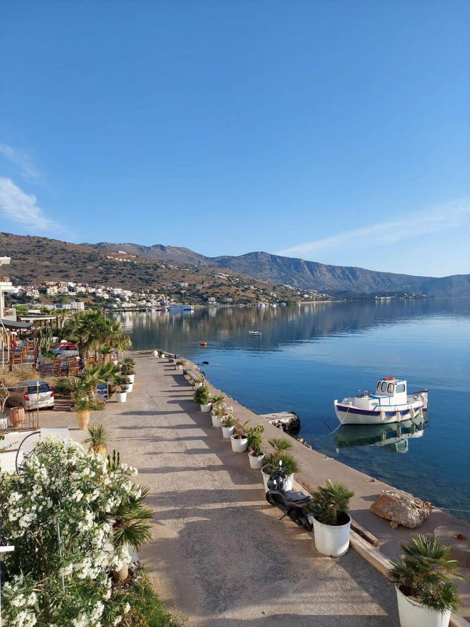 Neighbourhood, Natural landscape