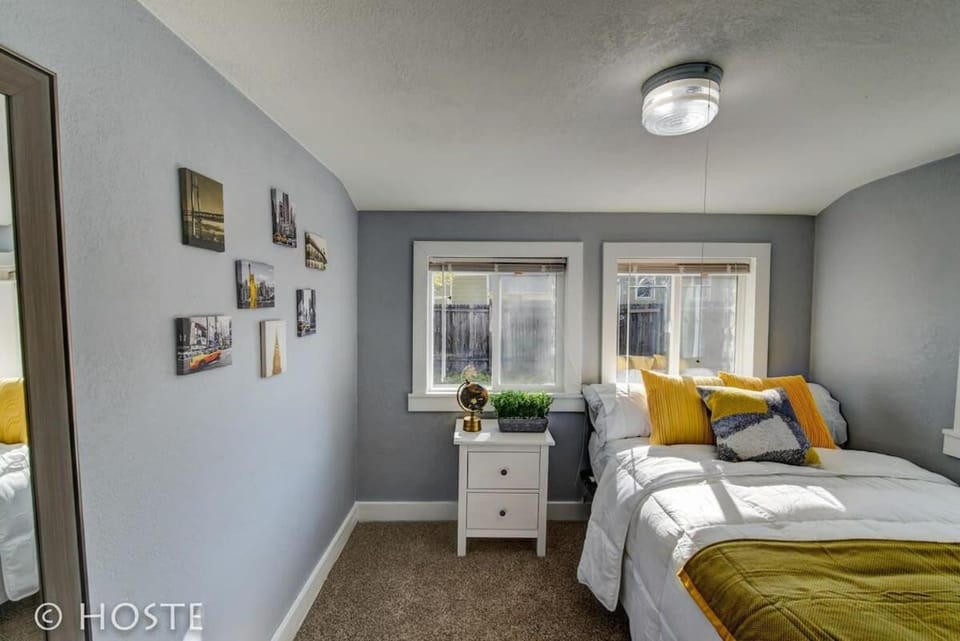 *H* NEW! Downtown Cottage Newly Renovated! * House in Colorado Springs