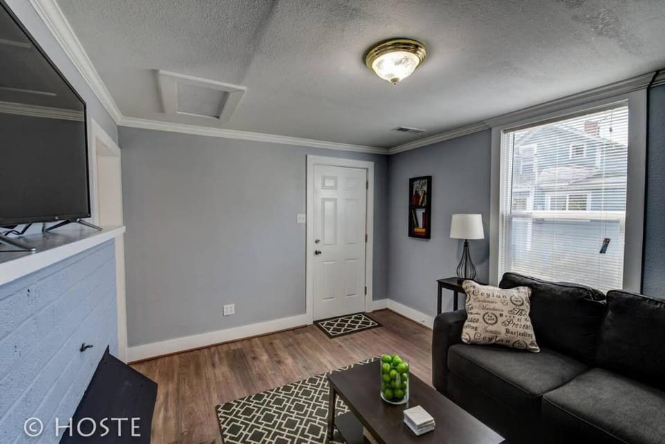 *H* NEW! Downtown Cottage Newly Renovated! * House in Colorado Springs