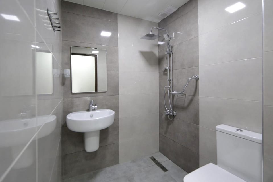 Shower, Toilet, towels