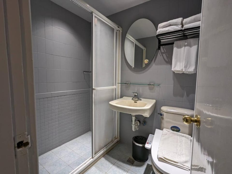 亞馨文旅 近東大門夜市 有免費停車場 可自助入住 訂房請加官方Line Hotel in Taiwan, Province of China