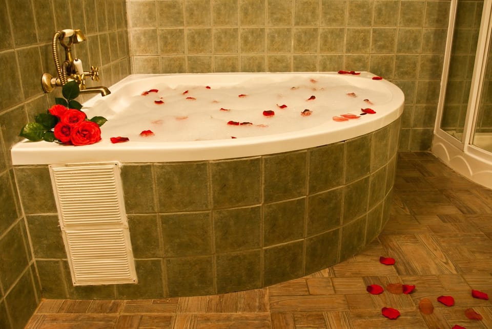 Hot Tub, Bathroom