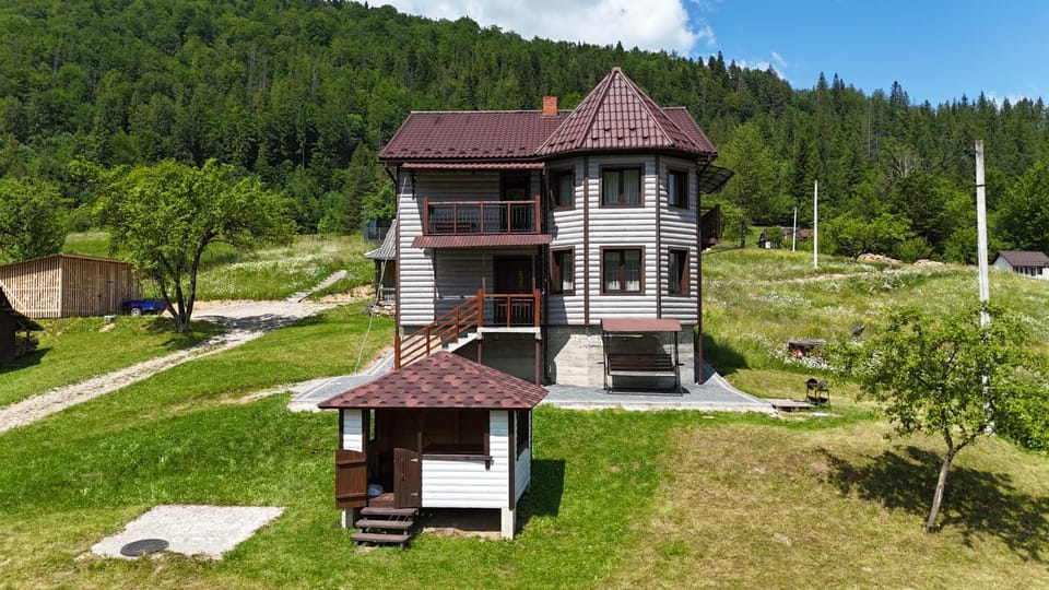 Котедж Mountain house House in Ukraine
