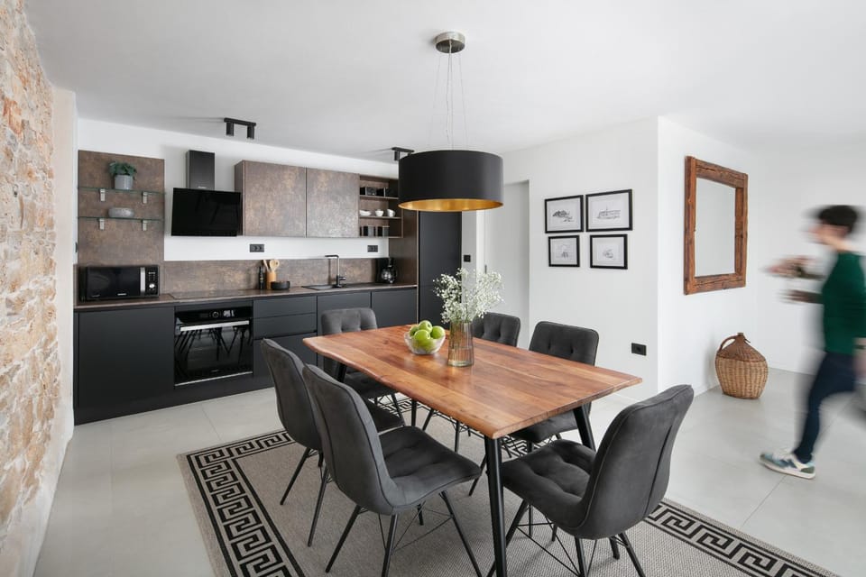 Kitchen or kitchenette, Dining area, dishwasher, minibar, pet friendly
