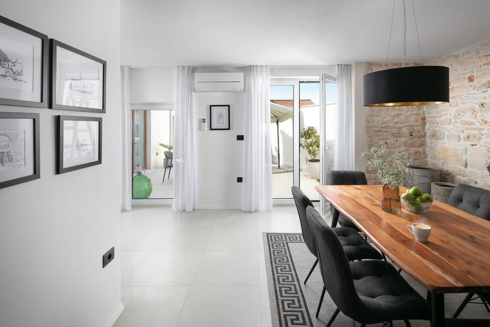 Seating area, Dining area