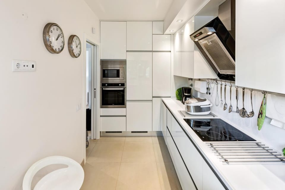Coffee/tea facilities, Kitchen or kitchenette, Photo of the whole room, Decorative detail, oven, stove