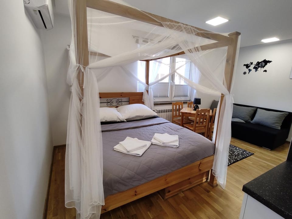 Bed, Photo of the whole room