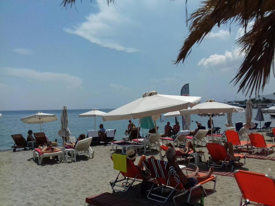 Neighbourhood, Beach