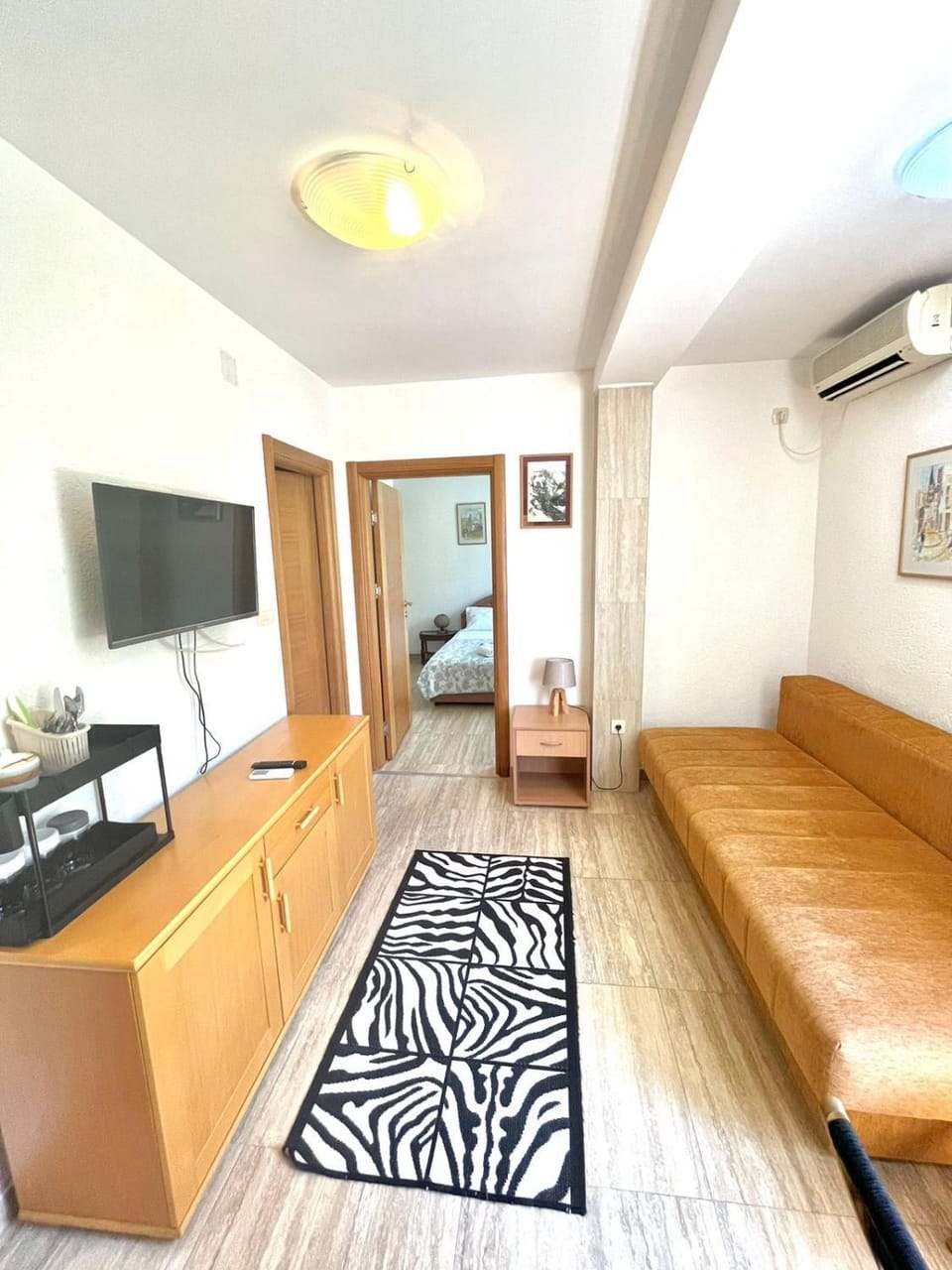 Bed, Photo of the whole room, Seating area, air conditioner
