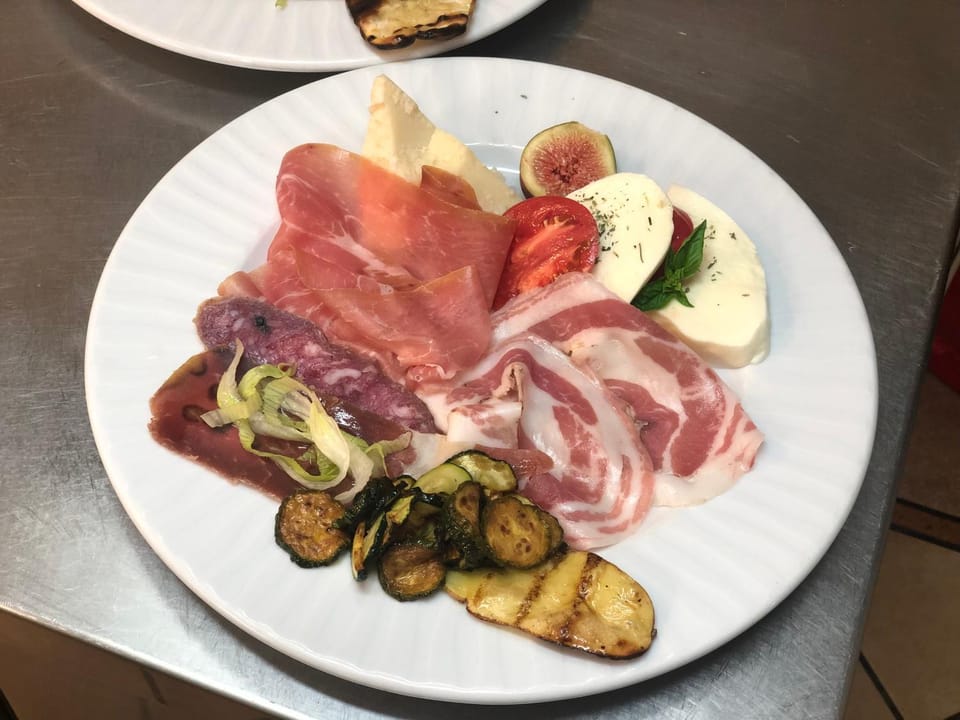 Restaurant/places to eat, Food and drinks, Food