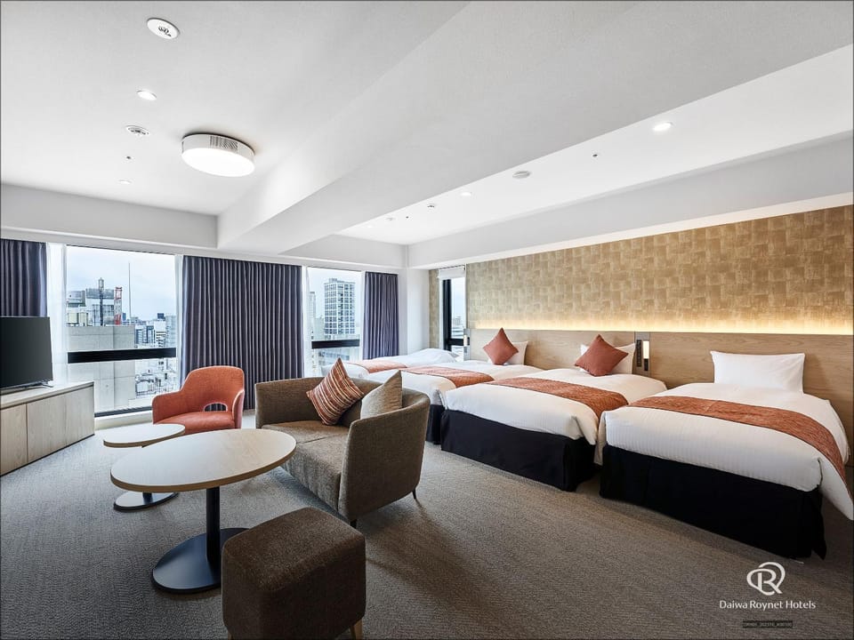 Bed, Living room, Photo of the whole room, Bedroom