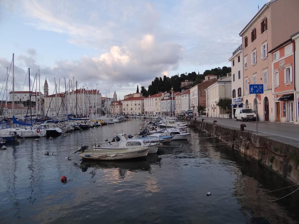 Restaurant/places to eat, Certificate/Award