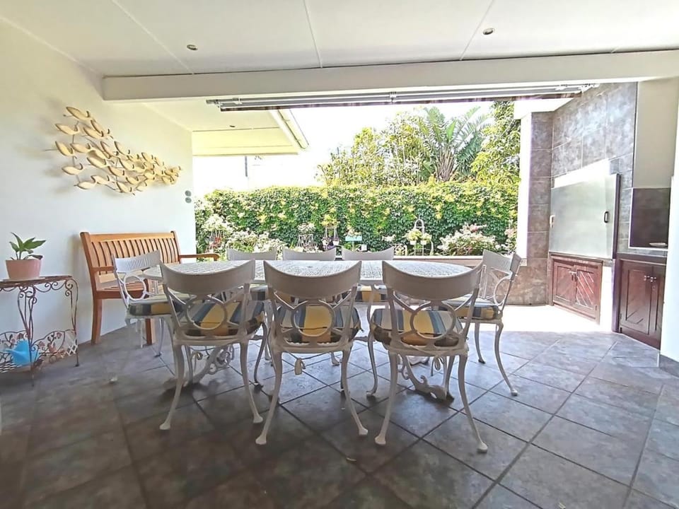 Patio, Seating area, Breakfast
