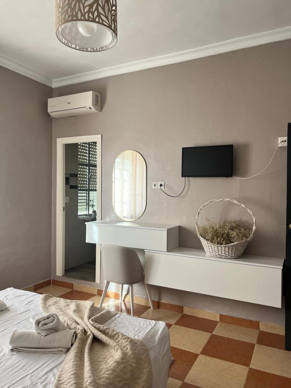 TV and multimedia, air conditioner