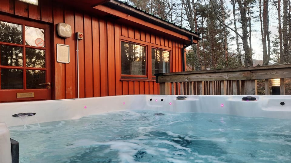 Natural landscape, Hot Tub, Pool view